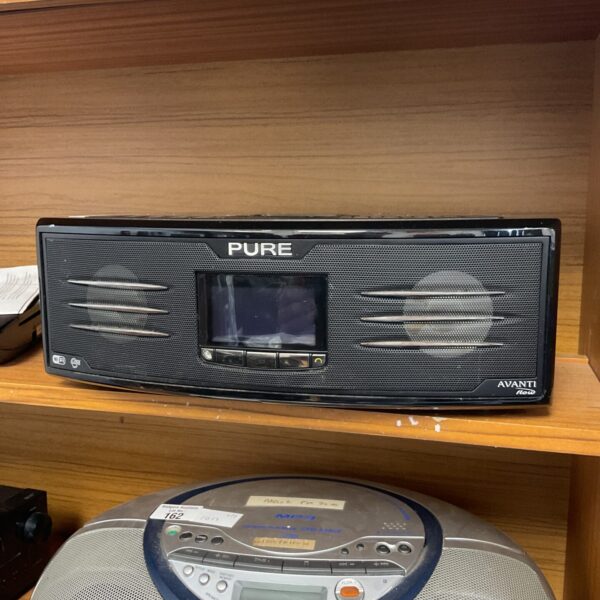 Black Pure Avanti Flow DAB radio with display screen.