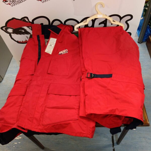 Musto XL yachting set, jacket and trousers for sailing.