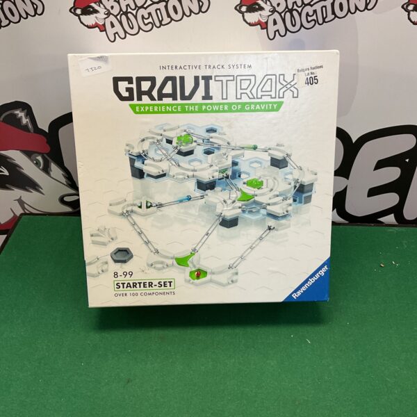 Front view of the GraviTrax interactive building set box.
