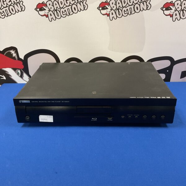 Black Yamaha bd-s2900 Blu-ray player for home cinema.