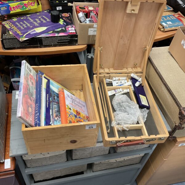 Artist set with books in a wooden case, vintage art supplies.