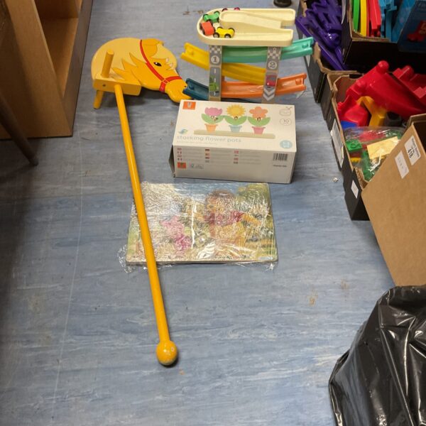 Mixed toy lot including hobby horse and puzzle.