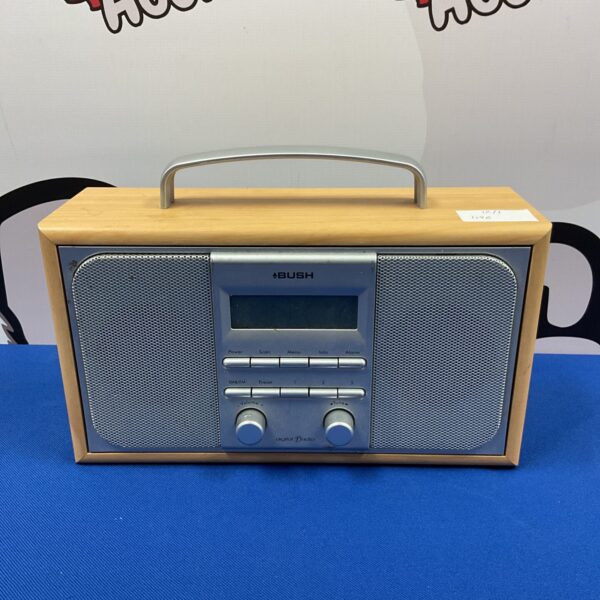 Vintage Bush DAB radio with wooden casing and digital display.