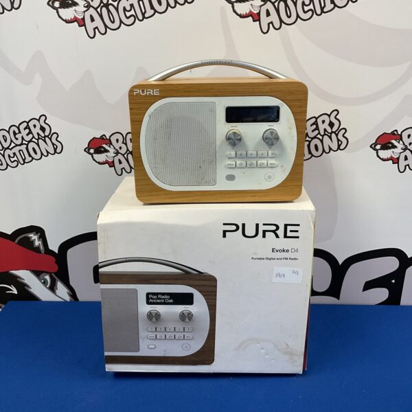 Compact Pure Evoke D4 DAB radio in used condition.