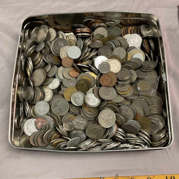 Six kilogram lot of assorted coins for collectors and currency enthusiasts.