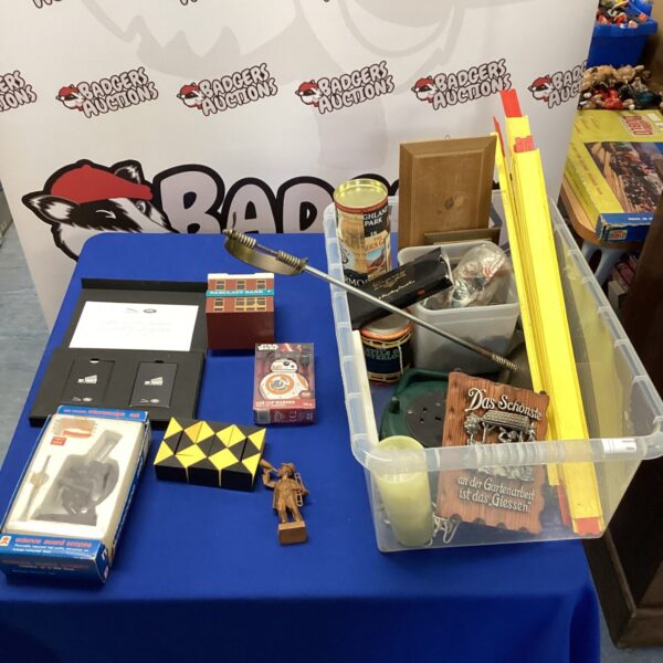 Mixed lot of Hot Wheels track and Jaguar Top Trumps cards.