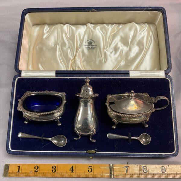 Mappin and Webb silver cruet set in original presentation box.
