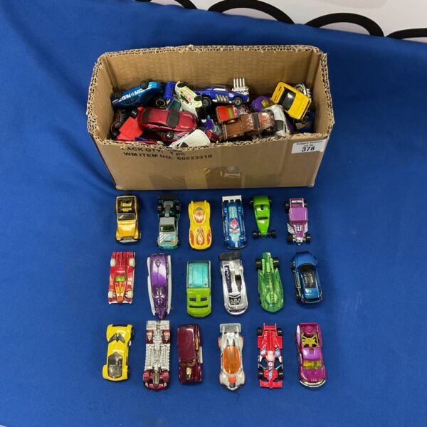 Lot of vintage and modern Hot Wheels diecast cars.