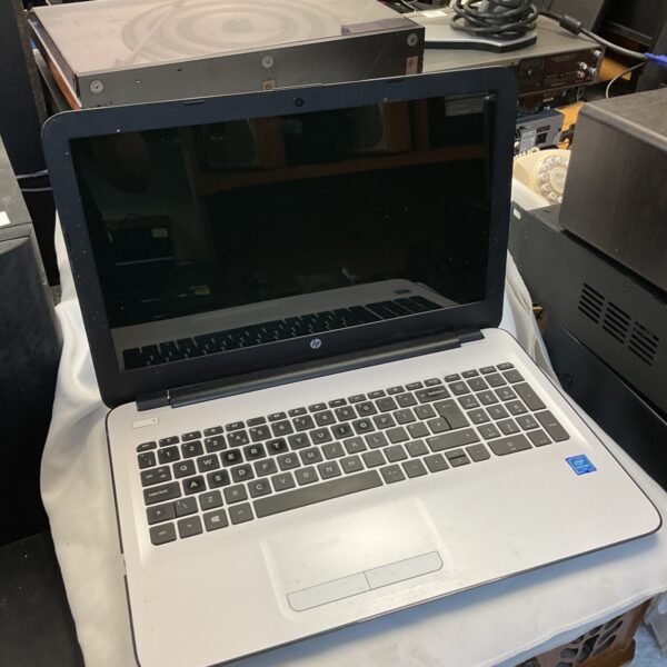 Used HP C125 laptop computer in as-is condition.