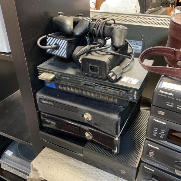 Used Xbox 360 games console with other gaming systems.