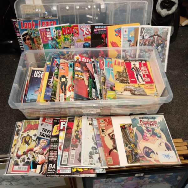 Large lot of vintage Marvel comics including X-Men and Deadpool.