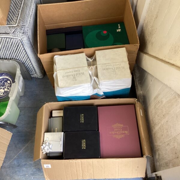 Mixed lot of vintage Royal Doulton and Aramis boxes.