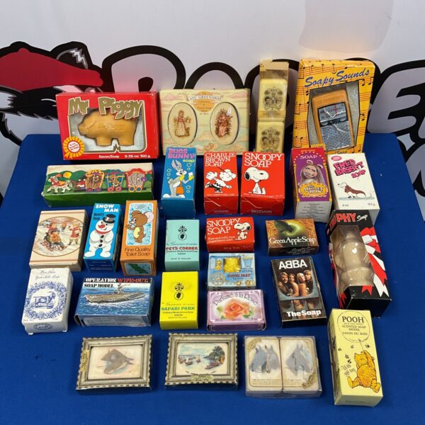 Vintage lot of character soaps including Snoopy, Pooh and Bugs Bunny.