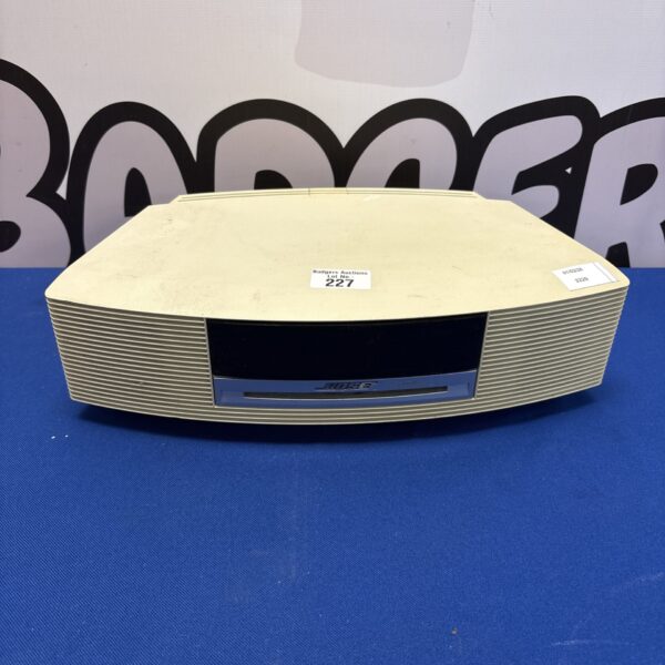 Vintage Bose Wave Radio AWRCC6 tabletop stereo system.