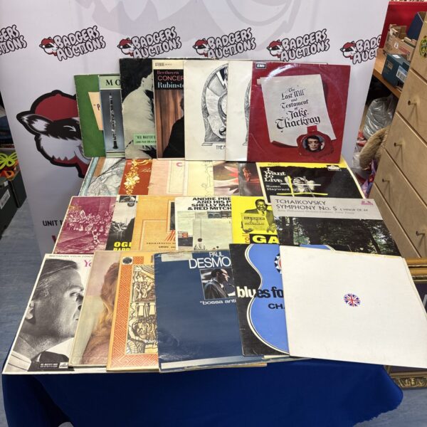 Mixed lot of classical vinyl records for collectors.