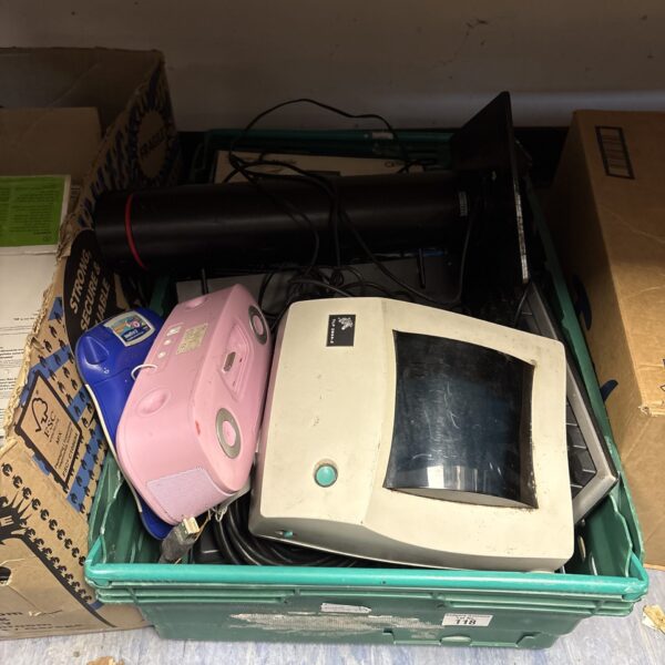 Mixed electrical lot including a VTech InnoTab and iPod dock.