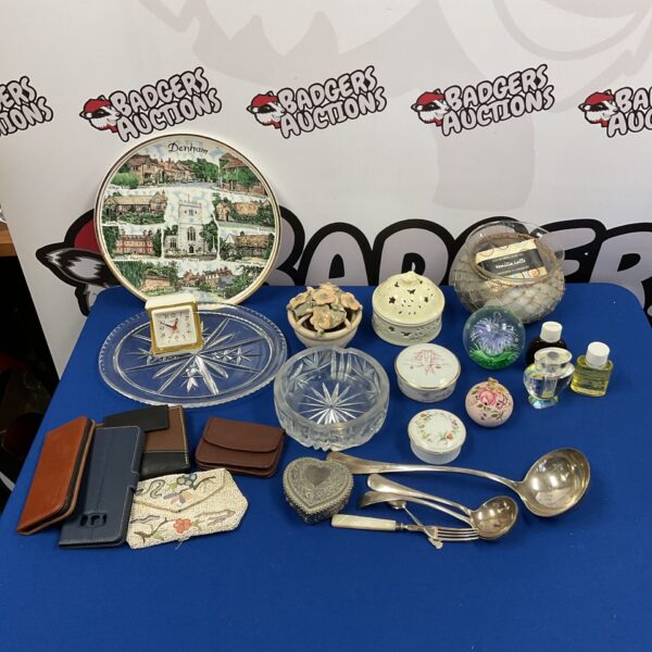 Mixed lot of vintage trinket boxes and glassware for collectors.