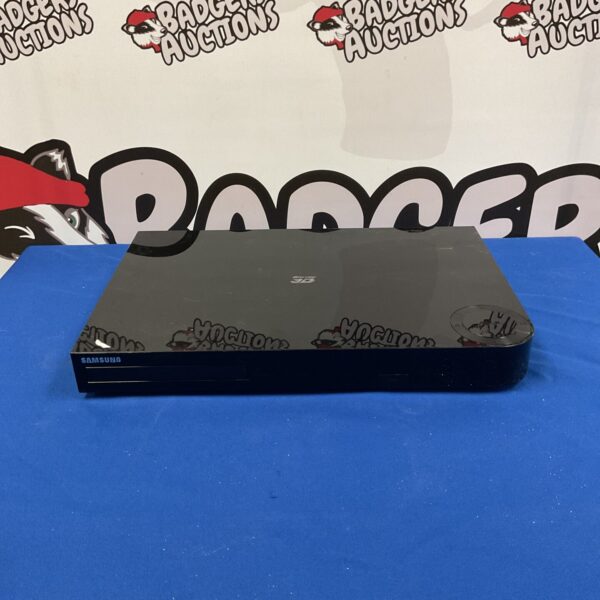 Samsung BD-H8500M Blu-ray player for home cinema setup.