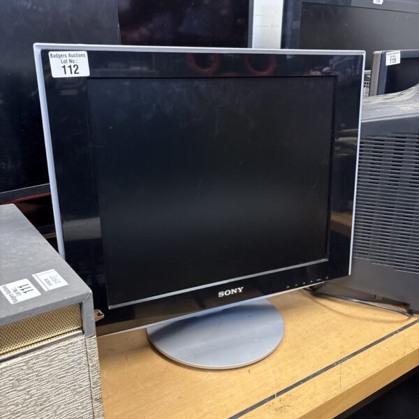 Black Sony SMD HS73 computer monitor for desktop use.