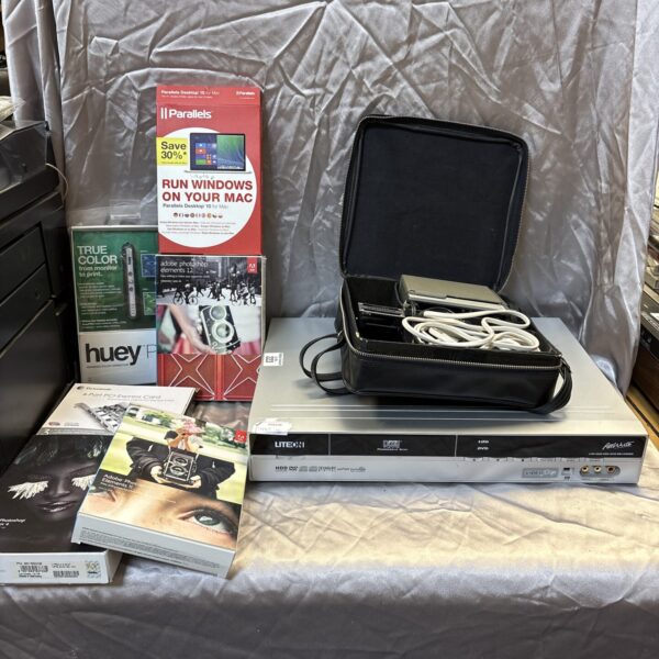 Vintage computing and camera lot with Minolta camera and Liteon recorder.