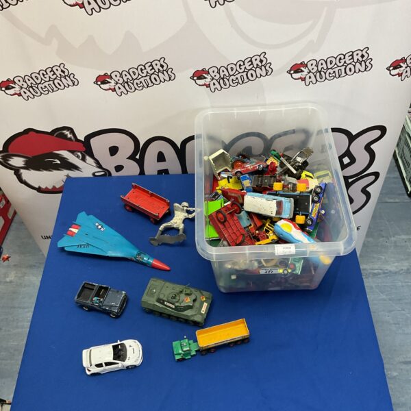 Vintage diecast car lot with Matchbox and Lesney models.