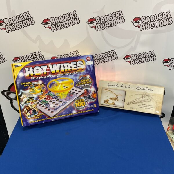 Vintage Hot Wires electronics set with Leonardo da Vinci Ornithopter model.