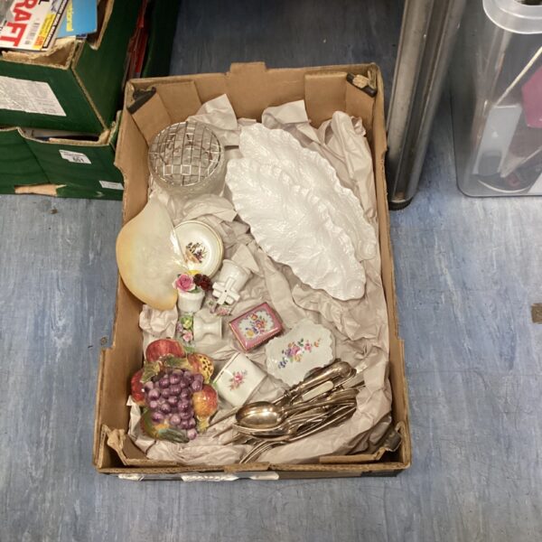 Mixed house clearance lot with ceramic fruit and cutlery.