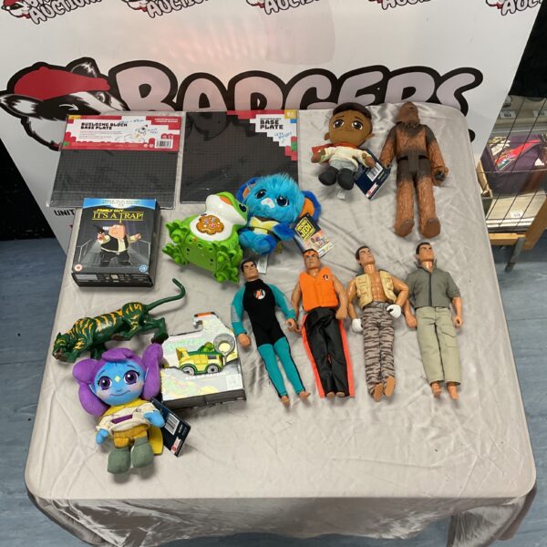 Mixed toy lot including Action Man, Chewbacca, and building blocks.