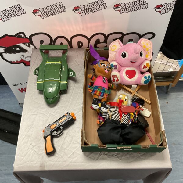 Mixed toy lot featuring Thunderbirds 2 and wooden puppet.