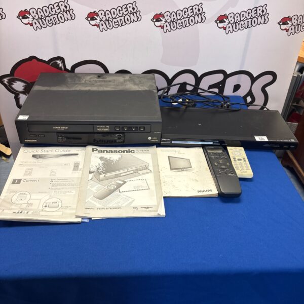 Vintage Panasonic hi-fi stereo system with Phillips DVD player.