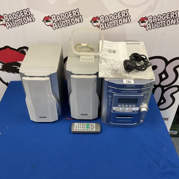 Vintage Panasonic SA-PM11 CD changer stereo system in good condition.