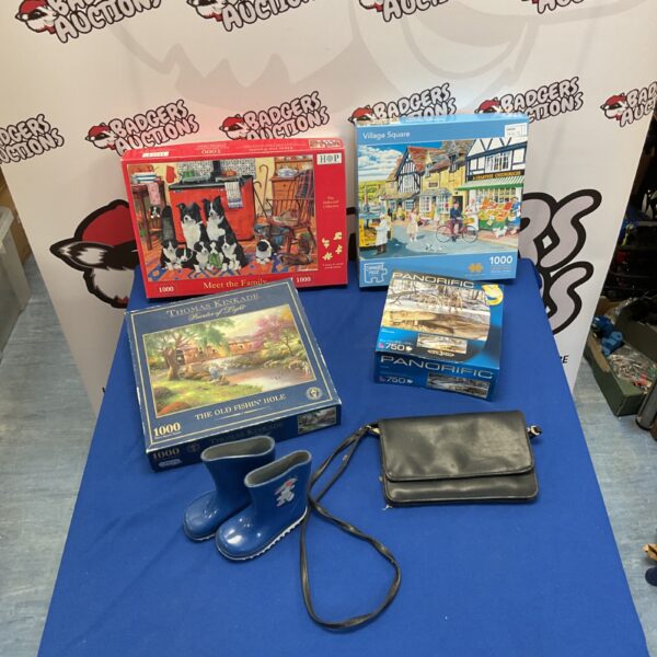 Mixed lot of puzzles and Mickey Mouse wellington boots for collectors.