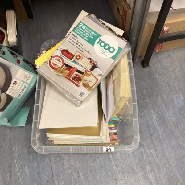 Mixed lot of stationery including paper and envelopes.