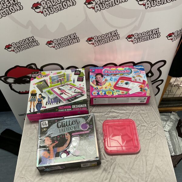 Style4Ever Fashion Studio with Aquabeads and Glitter Tattoo set.
