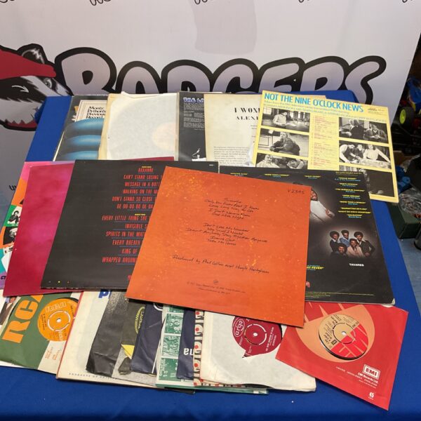 Mixed lot of vinyl records including 12” and 7” formats.