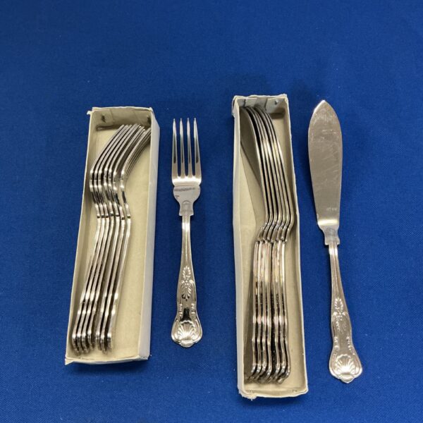 Arthur Price silver plate fish cutlery set displayed in box.