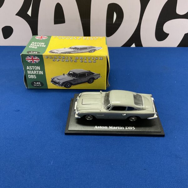 Atlas Editions 1:43 scale Aston Martin DB5 model car.