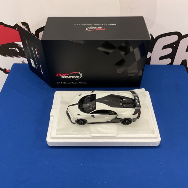 Detailed 1:18 scale Bugatti Chiron Pur Sport resin model by TopSpeed.