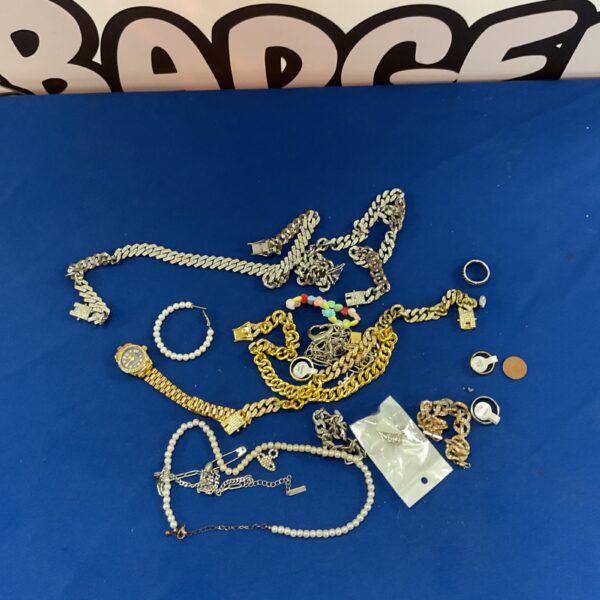 Mixed costume jewellery lot with chains and bracelets.