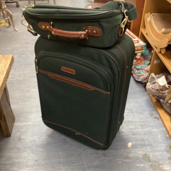 Vintage green wheeled suitcase set with extendable handle.