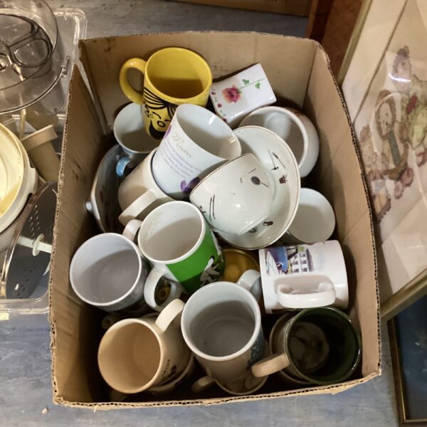 Box of mixed novelty mugs
