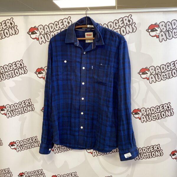 Front view of a Levi's chequered shirt size L.