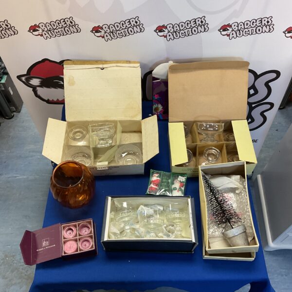 Mixed lot of vintage glassware and home decor items.