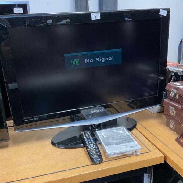 Samsung 32 inch LCD television, model LE32R74BD, in used condition.