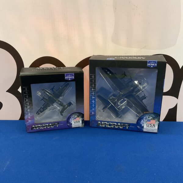 USA scale models of the B-25 Mitchell and B-17G Flying Fortress aircraft.