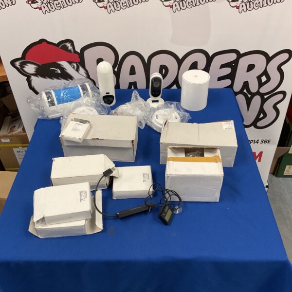 Verisure CCTV system components including camera and fog module.